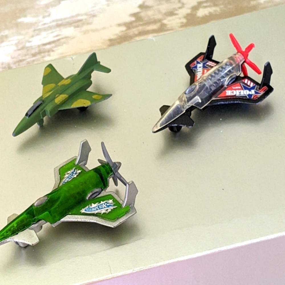 ❤️🛩️ SET OF 3 TOY AIRCRAFT 2 OF THEM HOT WHEELS POISON ARROW COLLECT